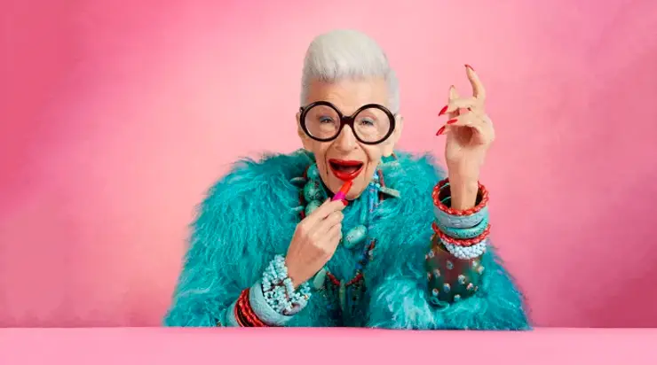 Fashion legend Iris Apfel died at the age of 102